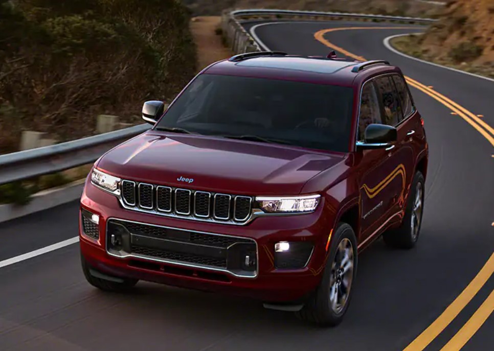 2024 Jeep New Grand Cherokee Front View