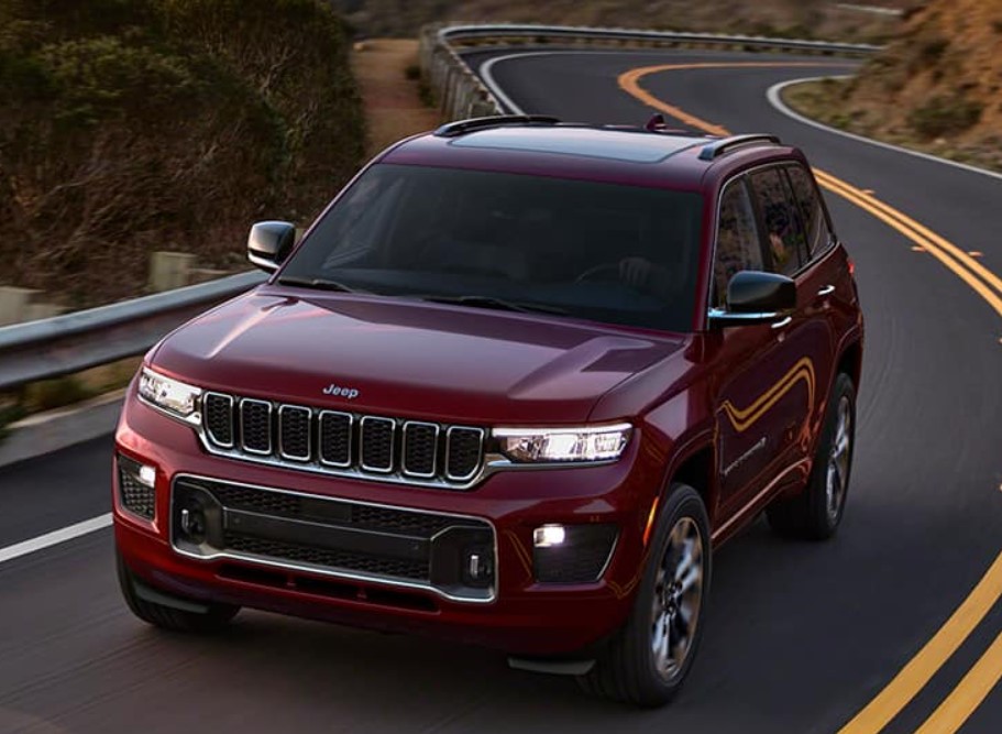 2024 Jeep Grand Cherokee Summit Front View