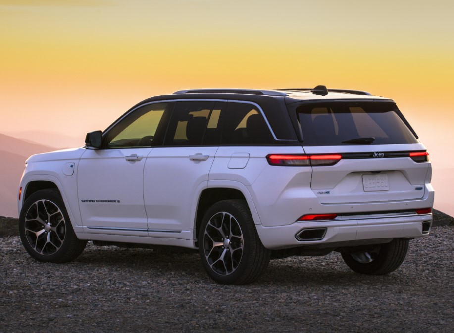 2025 Grand Cherokee Summit