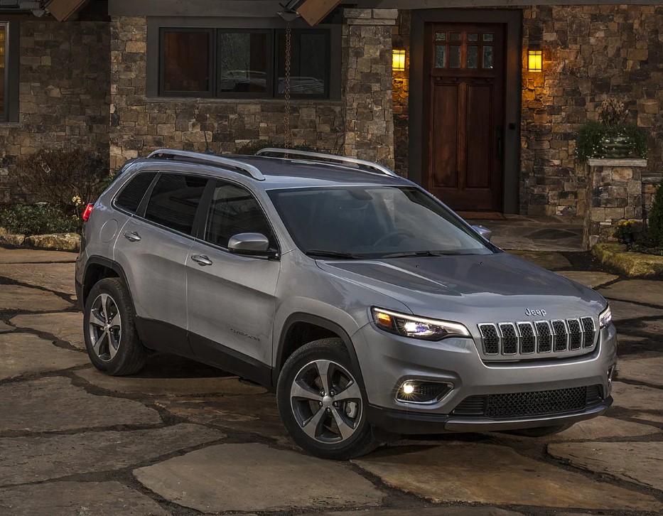 2025 Jeep Cherokee Latitude Lux Front View