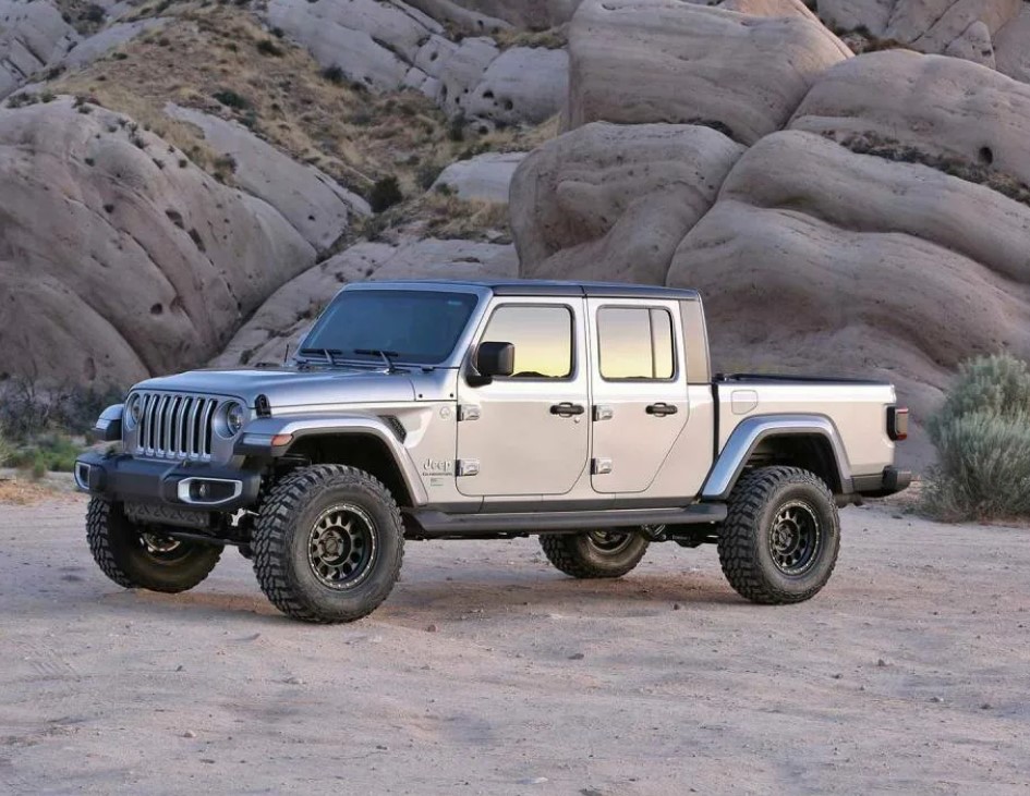 2025 Jeep Gladiator High Altitude Front View