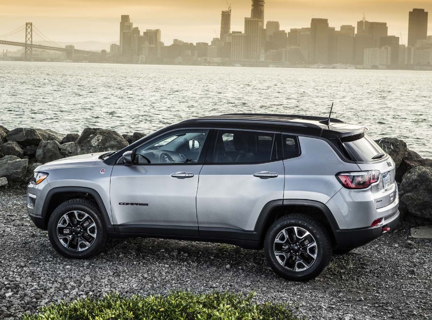 2025 Jeep Compass Altitude Back View